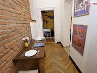 Nádherný stylový byt 1+1 v centru Prahy s vestavěným patrem na spaní a geniem loci - 15