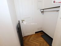 Nádherný stylový byt 1+1 v centru Prahy s vestavěným patrem na spaní a geniem loci - 18