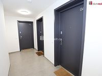 Krásný nový byt 1+kk v přízemí novostavby se zahrádkou a terasou - 22