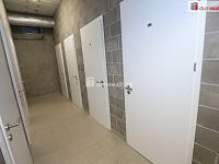 Krásný nový byt 1+kk v přízemí novostavby se zahrádkou a terasou - 24