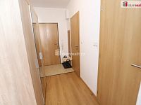 Krásný slunný vybavený byt 1+kk s terasou  a s parkovacím stáním v Čakovicích - 24