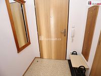 Krásný slunný vybavený byt 1+kk s terasou  a s parkovacím stáním v Čakovicích - 26