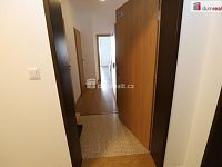 Krásný slunný vybavený byt 1+kk s terasou  a s parkovacím stáním v Čakovicích - 27