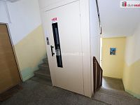 Slunný útulný byt 1+1 v pátém patře panelového domu s výtahem - 12
