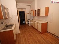 Pěkný byt 2+1 ve druhém patře cihlového domu v Karlových Varech Rybářích