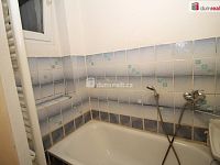 Pěkný byt 2+1 ve druhém patře cihlového domu v Karlových Varech Rybářích - 13