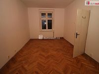Pěkný byt 2+1 ve druhém patře cihlového domu v Karlových Varech Rybářích - 2