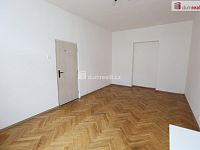 Pěkný byt 2+1 ve druhém patře cihlového domu v Karlových Varech Rybářích - 2