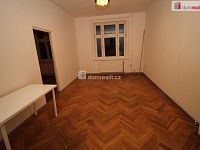 Pěkný byt 2+1 ve druhém patře cihlového domu v Karlových Varech Rybářích - 3