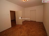 Pěkný byt 2+1 ve druhém patře cihlového domu v Karlových Varech Rybářích - 5