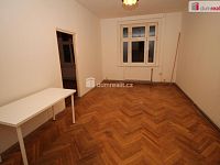 Pěkný byt 2+1 ve druhém patře cihlového domu v Karlových Varech Rybářích - 6