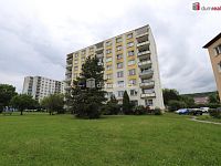 Slunný útulný byt 1+1 v pátém patře panelového domu s výtahem