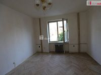 Pěkný byt 2+1 před rekonstrukcí v prvním patře cihlového domu v centru Sokolova - 7