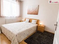 Krásný světlý byt 2+kk ve druhém patře novostavby v Dolních Chabrech - 5
