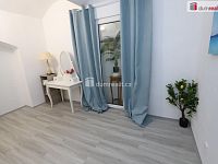 Vyjímečný atypický prostor 3+1 v přízemí budovy v Praze - 4
