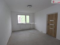 Pěkný byt 1+1 ve třetím patře panelového domu s výtahem - 7