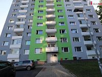 Pěkná garsonka v sedmém patře s výtahem v panelovém domě v Chebu - 11