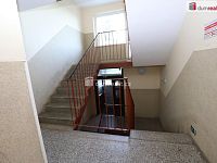 Pěkná garsonka v sedmém patře s výtahem v panelovém domě v Chebu - 9