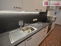 Pronájem pokoje 15 m2 P2 Vinohrady zařízený po rekonstrukci šatna kuchyně vana sprcha bidet - 2