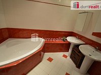 Pronájem pokoje 15 m2 P2 Vinohrady zařízený po rekonstrukci šatna kuchyně vana sprcha bidet - 6