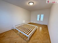 Pronájem bytu 4+kk 72 m2 P10 Vinohrady nezařízený po rekonstrukci balkon  - 7