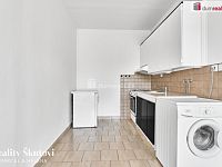 Prodej bytu 2+kk s lodžií, 40,5 m2 u metra C, Teplická, Praha - 2