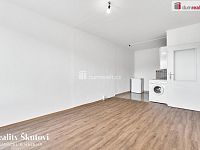 Prodej bytu 2+kk s lodžií, 40,5 m2 u metra C, Teplická, Praha - 23