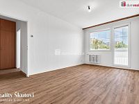 Prodej bytu 2+kk s lodžií, 40,5 m2 u metra C, Teplická, Praha - 8