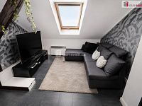 Světlý podkrovní byt 2+kk, 45 m2, 6.patro, OV, cihla, Praha 3 - 6