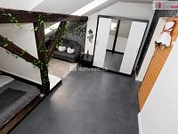 Světlý podkrovní byt 2+kk, 45 m2, 6.patro, OV, cihla, Praha 3 - 8