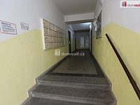 Vyjímečný atypický prostor 3+1 v přízemí budovy v Praze - 17