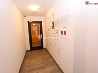 Slunná bytová jednotka 1+kk ve třetím patře novostavby z roku 2019 ve Stodůlkách - 16