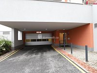 Slunná bytová jednotka 1+kk ve třetím patře novostavby z roku 2019 ve Stodůlkách - 19