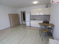 Slunná bytová jednotka 1+kk ve třetím patře novostavby z roku 2019 ve Stodůlkách - 2
