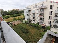 Slunná bytová jednotka 1+kk ve třetím patře novostavby z roku 2019 ve Stodůlkách - 20