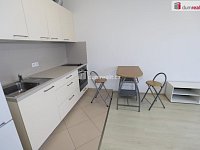 Slunná bytová jednotka 1+kk ve třetím patře novostavby z roku 2019 ve Stodůlkách - 3