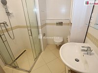 Slunná bytová jednotka 1+kk ve třetím patře novostavby z roku 2019 ve Stodůlkách - 6