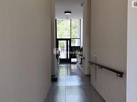 Moderní novostavba 2+kk se zahradou a terasou v rezidenci Nuselský Pivovar - 10