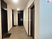 Moderní novostavba 2+kk se zahradou a terasou v rezidenci Nuselský Pivovar - 12