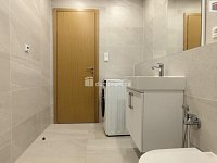Moderní novostavba 2+kk se zahradou a terasou v rezidenci Nuselský Pivovar - 5