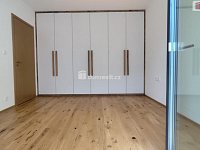 Moderní novostavba 2+kk se zahradou a terasou v rezidenci Nuselský Pivovar - 6
