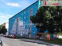 Slunný byt 3+1/B/S ve čtvrtém patře panelového domu v Chebu