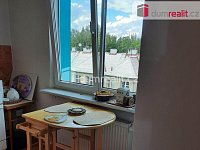 Slunný byt 3+1/B/S ve čtvrtém patře panelového domu v Chebu - 7