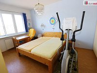 Slunný byt 3+1/B/S ve čtvrtém patře panelového domu v Chebu - 9