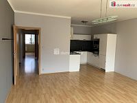 Pronájem prostorného, světlého bytu 3+KK 81 m2 ul. Kestřanská, Cholupice. - 4