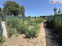 Nabízíme k prodeji zahradu o výměře 184 m² v obci Veltrusy, situovanou v klidné zahrádkářské kolonii v ulici V Cihelnách - 6