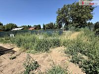 Nabízíme k prodeji zahradu o výměře 184 m² v obci Veltrusy, situovanou v klidné zahrádkářské kolonii v ulici V Cihelnách - 7