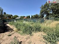 Nabízíme k prodeji zahradu o výměře 184 m² v obci Veltrusy, situovanou v klidné zahrádkářské kolonii v ulici V Cihelnách - 8