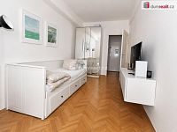 Světlý byt 1+1 po kompletní rekonstrukci, 29 m2, 5.p (6NP), Praha 6 - Bubeneč - 3