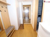 Moderní a designová bytová jednotka 1+kk v prvním patře novostavby ve Vysočanech - 10